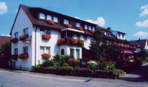 Отель Adolphs Frühstückspension, Бад-Штаффельштайн